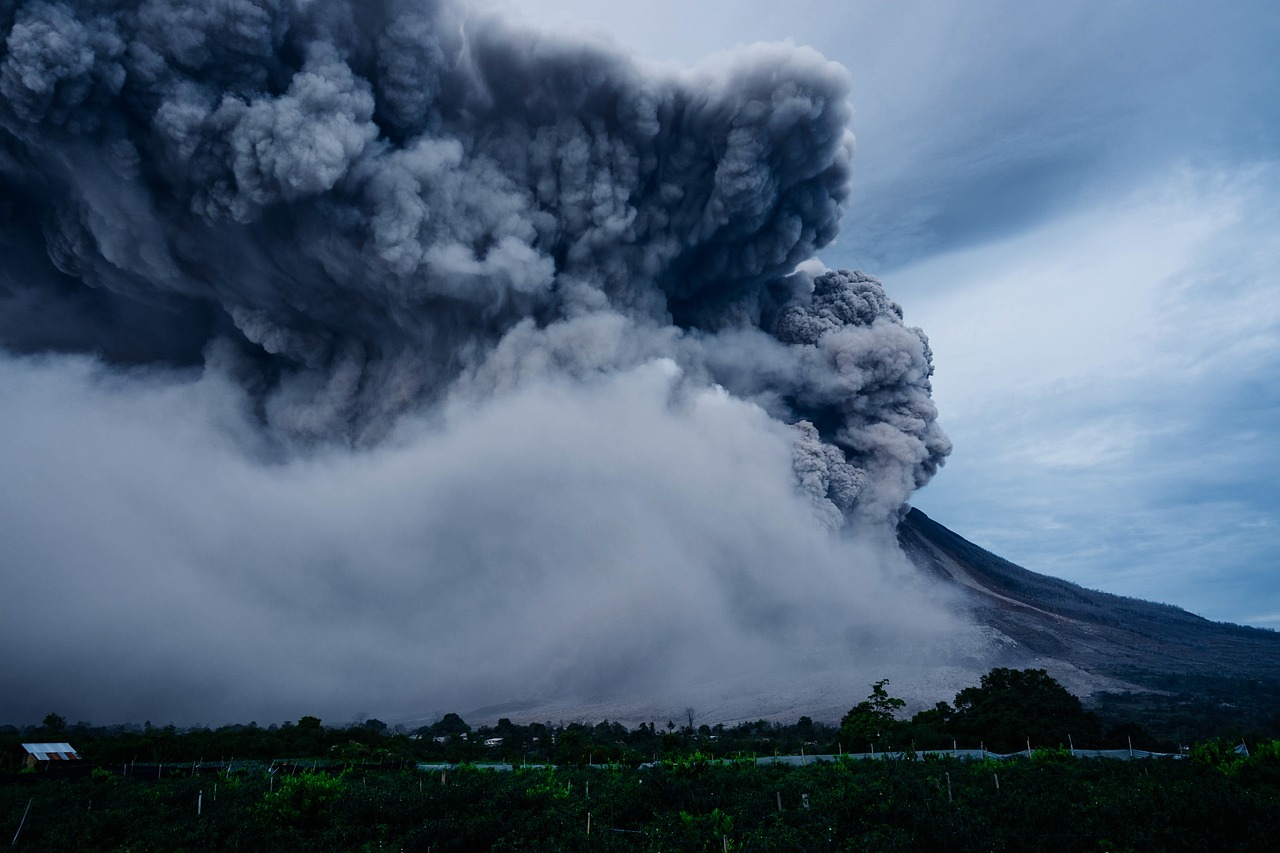 印尼火山噴發(fā)最新動態(tài)，影響、應(yīng)對與反思